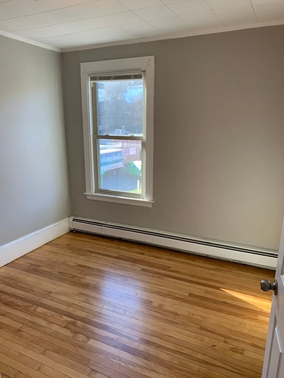4 bed, 1 bath apartment for rent at 135 Lafayette Sq Unit 3L, Haverhill — photo 9 of 14