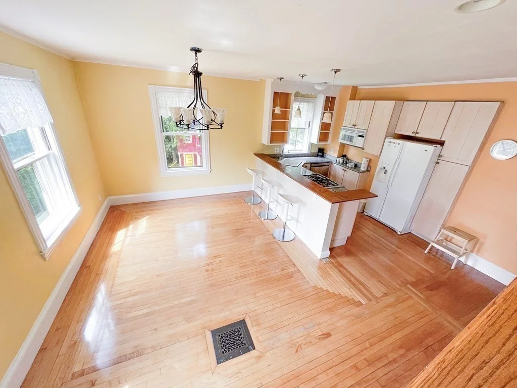 4 bed, 2 bath apartment for rent at 135 Lincoln St Unit 2, Newton — photo 9 of 27