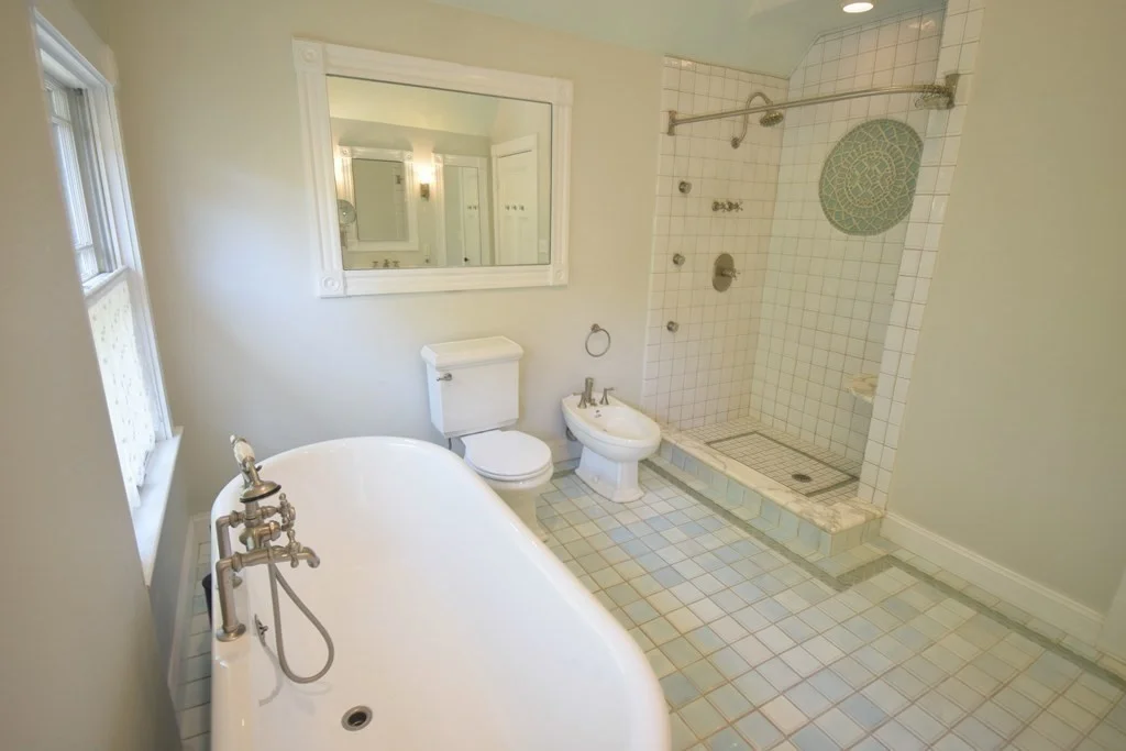 4 bed, 2 bath apartment for rent at 135 Lincoln St Unit 2, Newton — photo 19 of 27