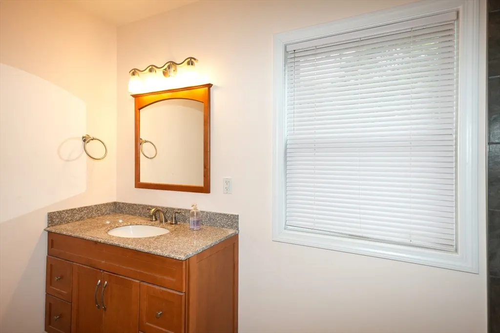 4 bed, 2 bath apartment for rent at 135 Maple St, Lexington — photo 18 of 22