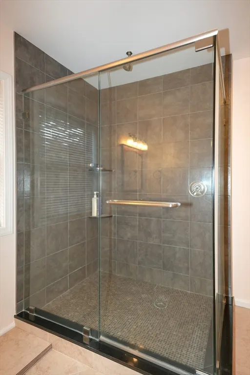4 bed, 2 bath apartment for rent at 135 Maple St, Lexington — photo 19 of 22