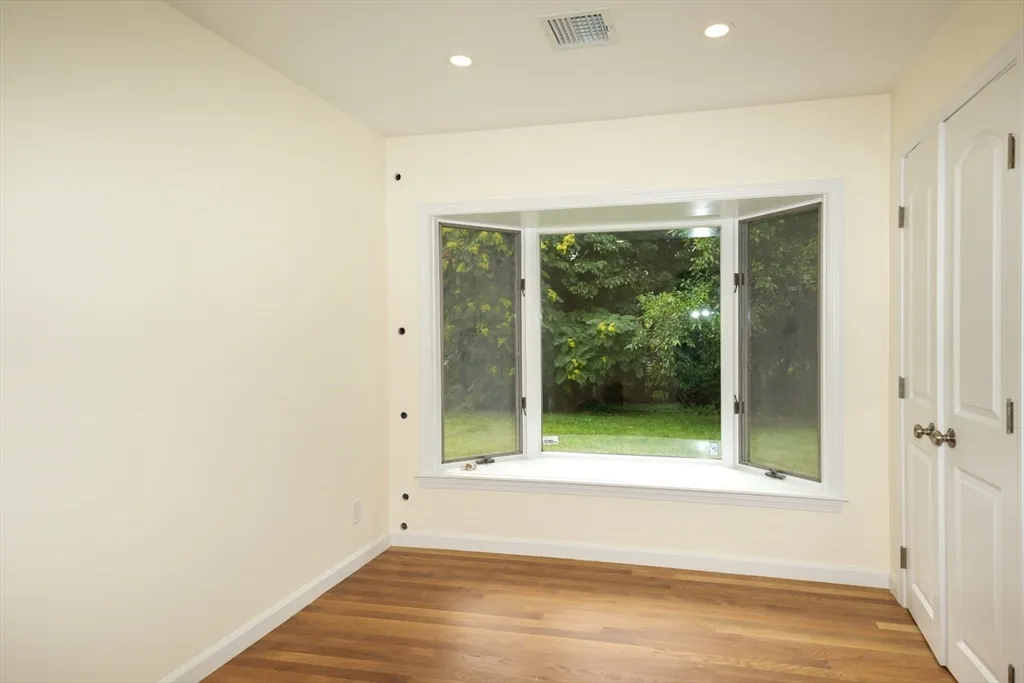4 bed, 2 bath apartment for rent at 135 Maple St, Lexington — photo 12 of 22