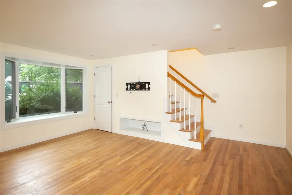 4 bed, 2 bath apartment for rent at 135 Maple St, Lexington — photo 10 of 22