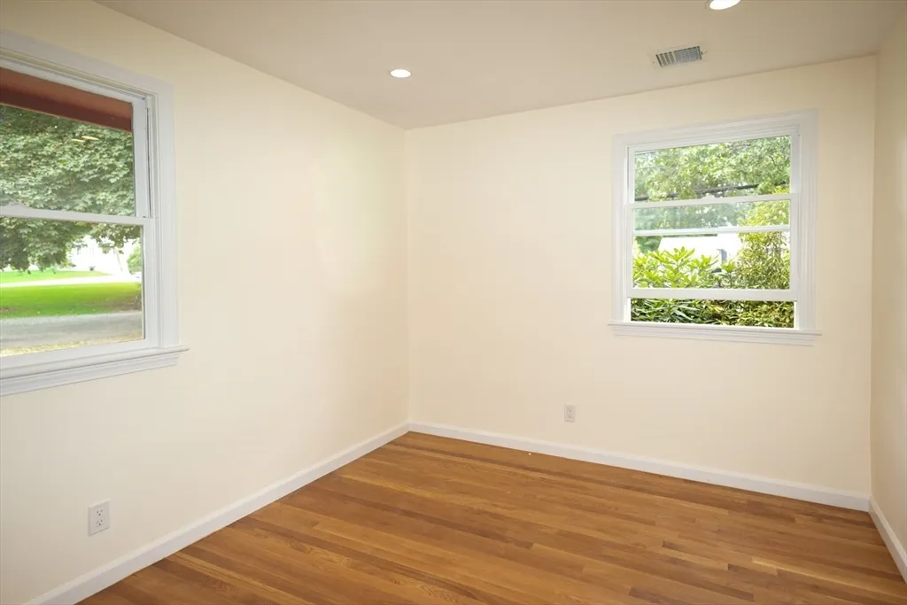 4 bed, 2 bath apartment for rent at 135 Maple St, Lexington — photo 11 of 22