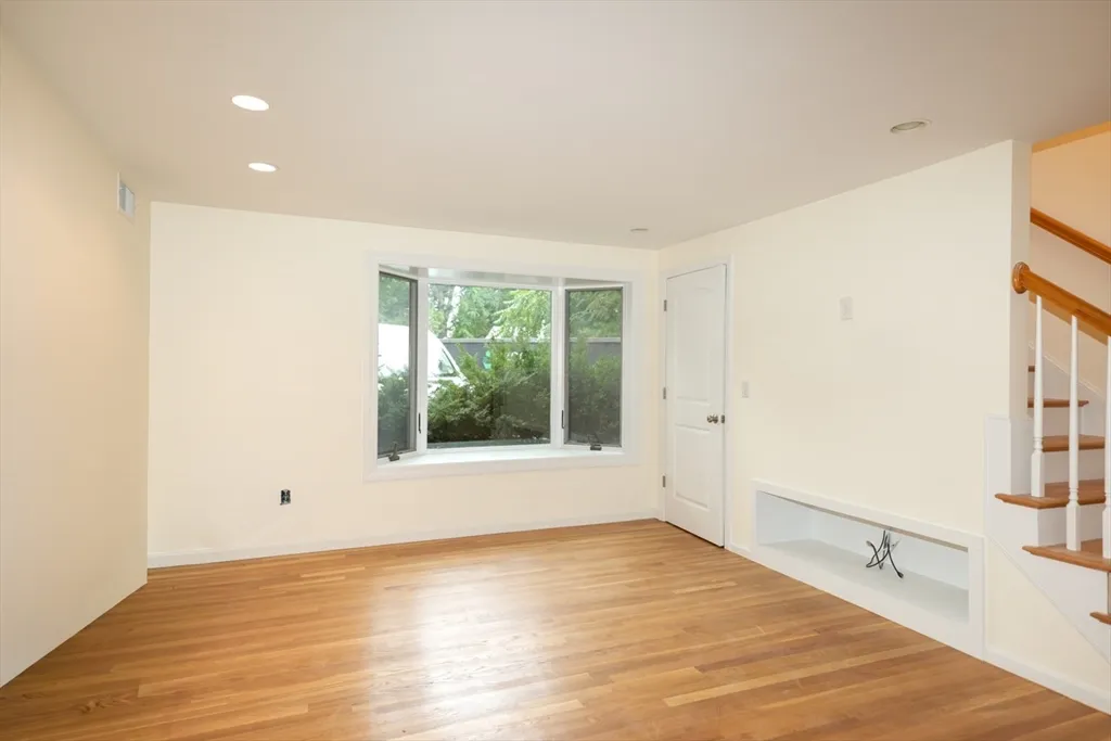 4 bed, 2 bath apartment for rent at 135 Maple St, Lexington — photo 9 of 22
