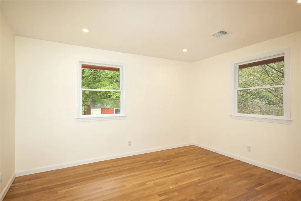 4 bed, 2 bath apartment for rent at 135 Maple St, Lexington — photo 13 of 22