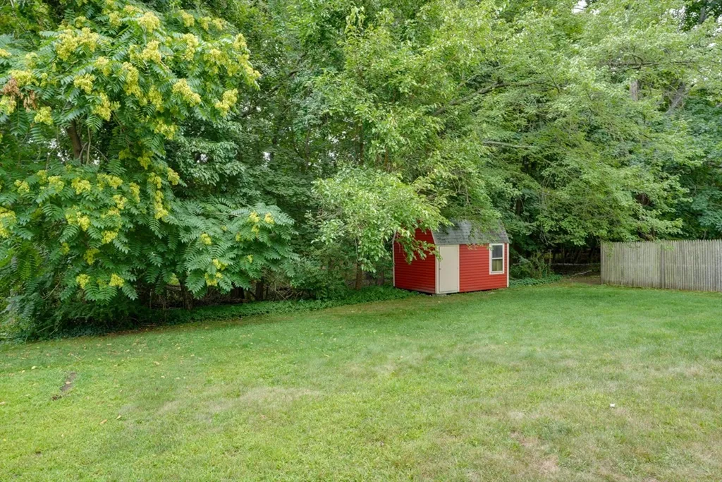 4 bed, 2 bath apartment for rent at 135 Maple St, Lexington — photo 20 of 22