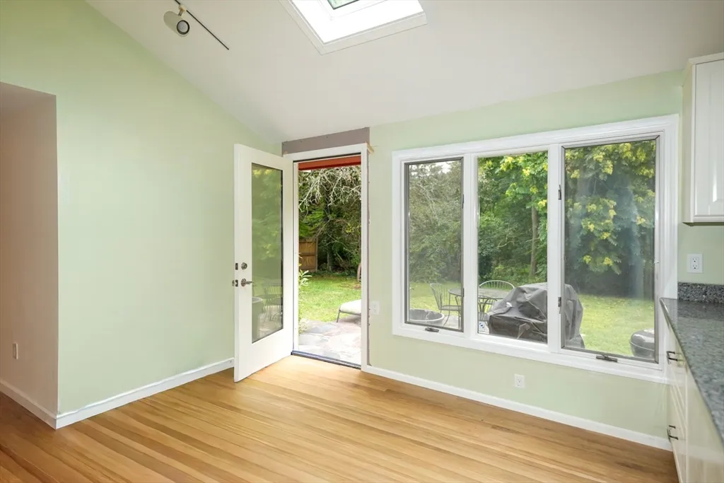 4 bed, 2 bath apartment for rent at 135 Maple St, Lexington — photo 7 of 22