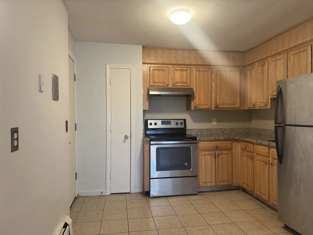 2 bed, 1 bath apartment for rent at 135 Neponset Ave Unit 32, Boston — photo 6 of 8