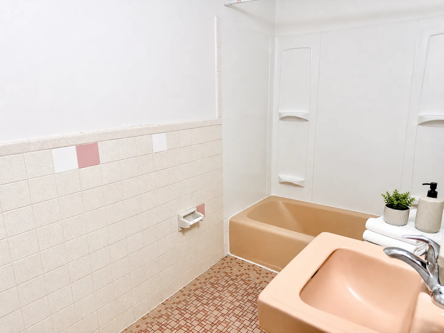 1 bed, 1 bath apartment for rent at 135 Neponset Trail Unit 44, Dorchester — photo 3 of 8