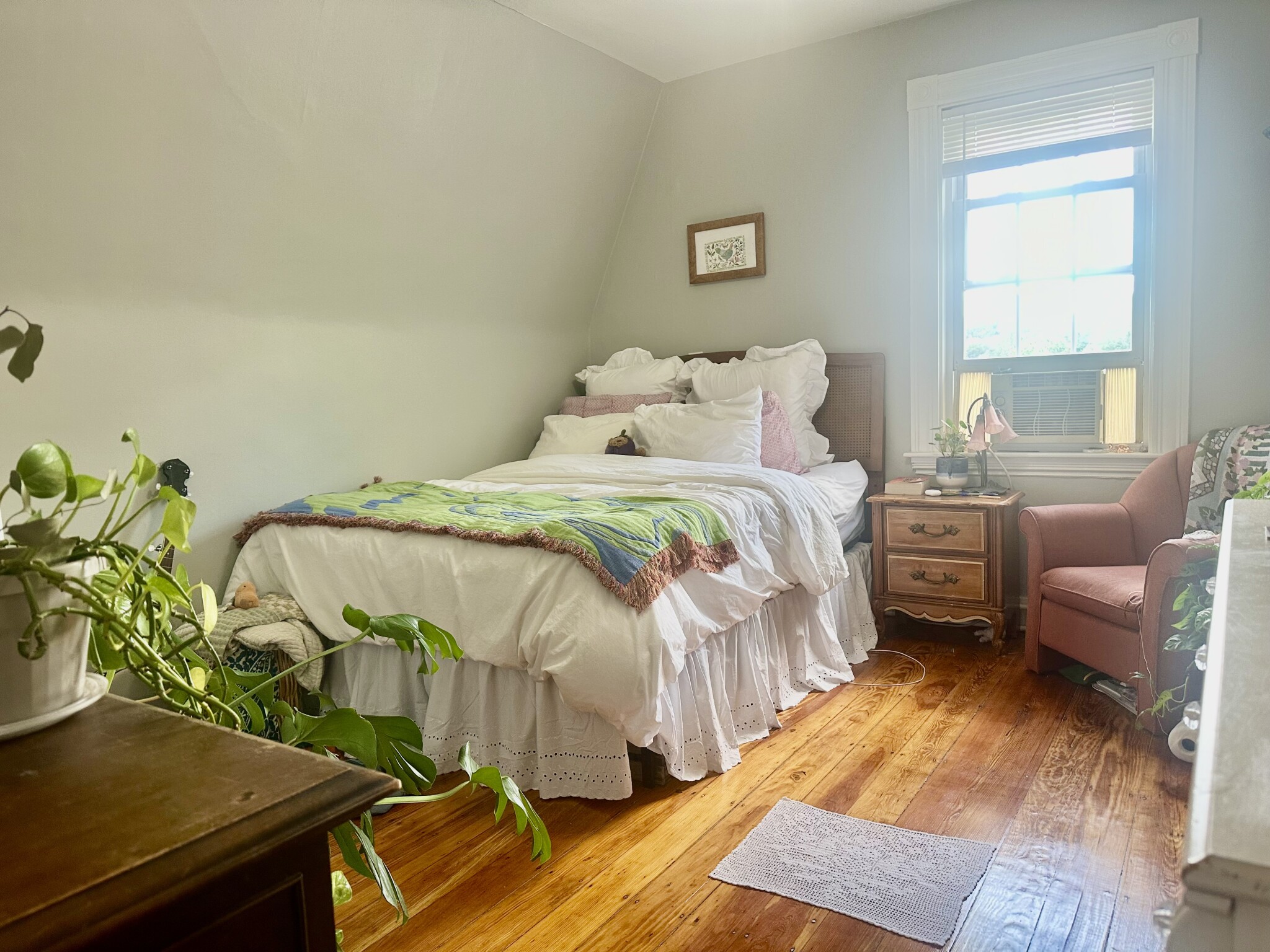 5 bed, 2 bath apartment for rent at 135 Nonantum Unit 2, Brighton — photo 20 of 32