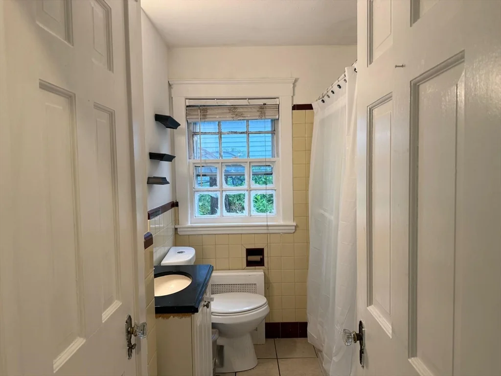 2 bed, 1 bath apartment for rent at 135 Pearl St, Lawrence — photo 6 of 11