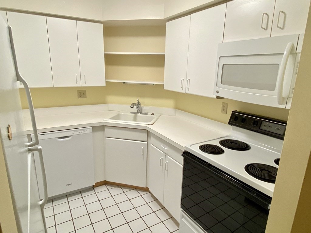 2 bed, 1 bath apartment for rent at 135 Pleasant St Unit 406, North Brookline — photo 5 of 18