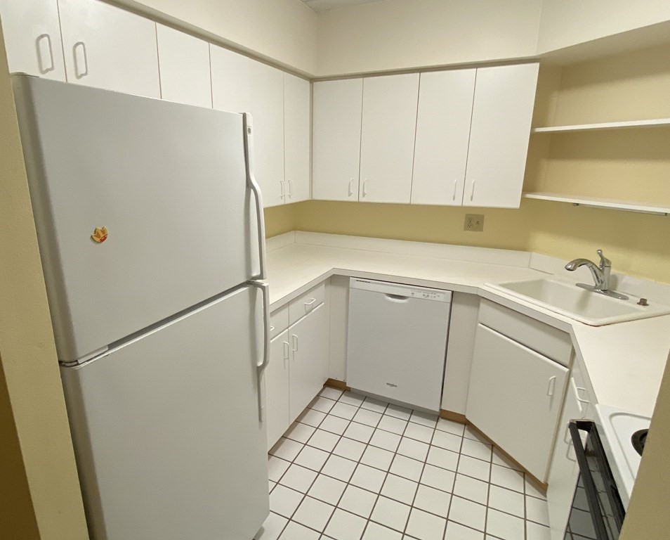2 bed, 1 bath apartment for rent at 135 Pleasant St Unit 406, North Brookline — photo 4 of 18