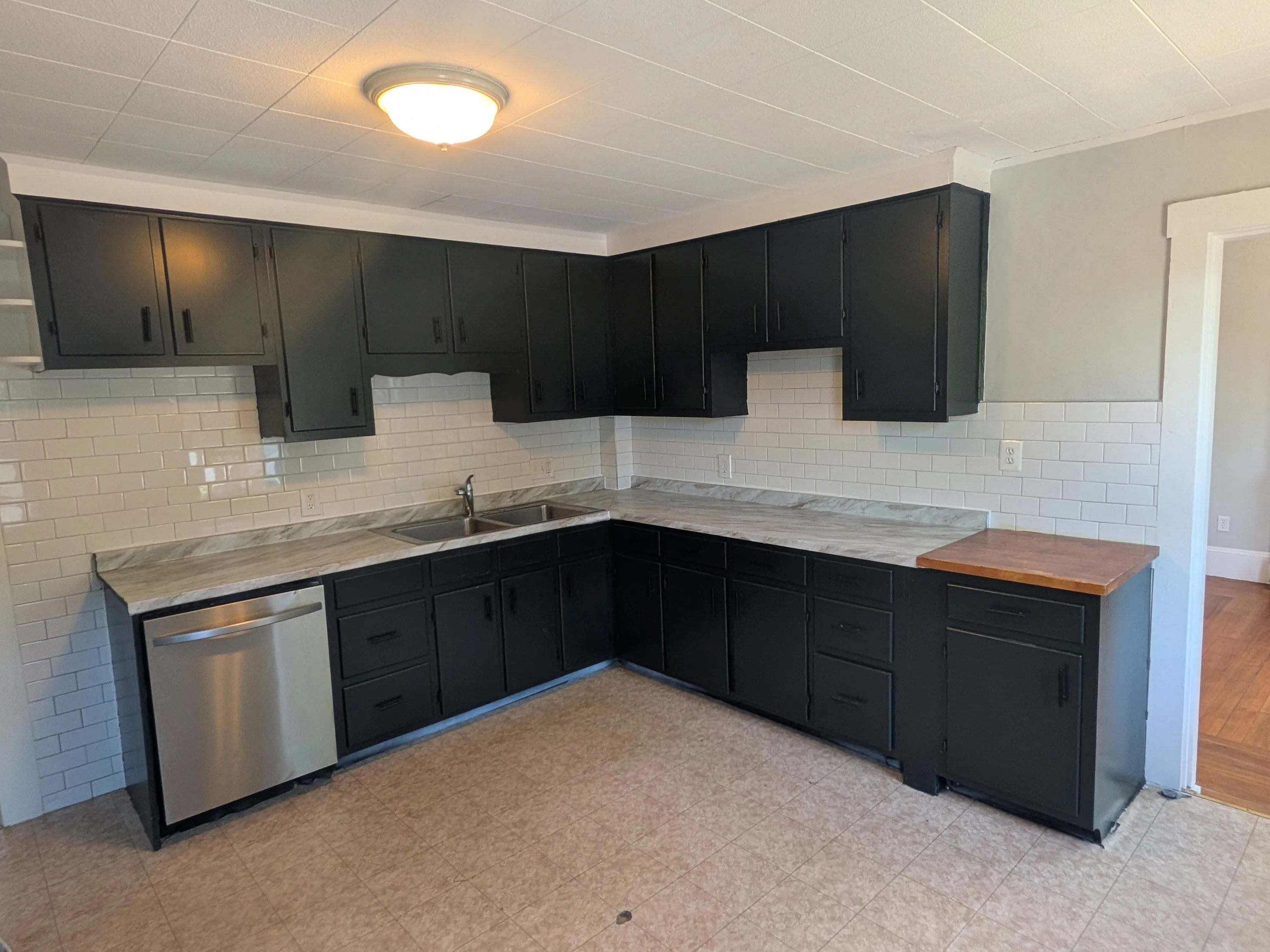 3 bed, 1 bath apartment for rent at 135 Readville St Unit 2, Readville — photo 2 of 3