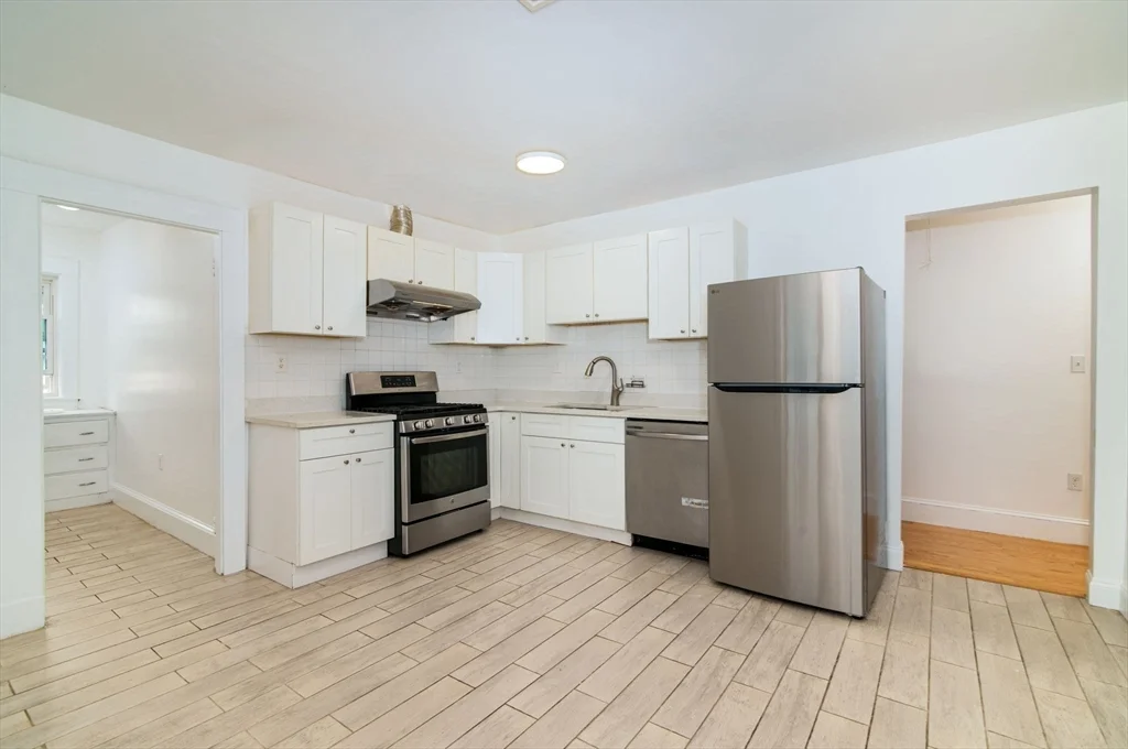3 bed, 2 bath apartment for rent at 135 Safford St Unit 1, Quincy — photo 2 of 10