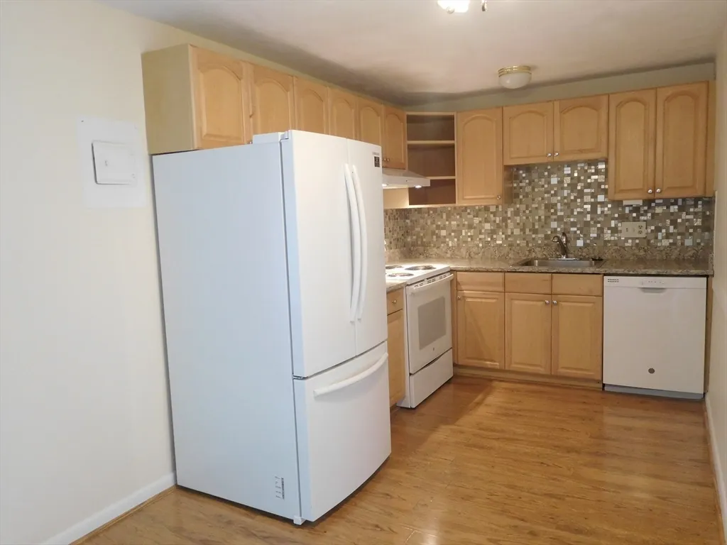 1 bed, 1 bath apartment for rent at 135 Scranton Ave Unit 406, Falmouth — photo 6 of 13