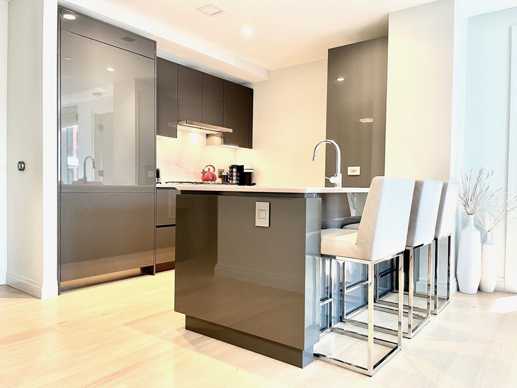 2 bed, 2 bath apartment for rent at 135 Seaport Blvd Unit 1105, Seaport District — photo 4 of 34