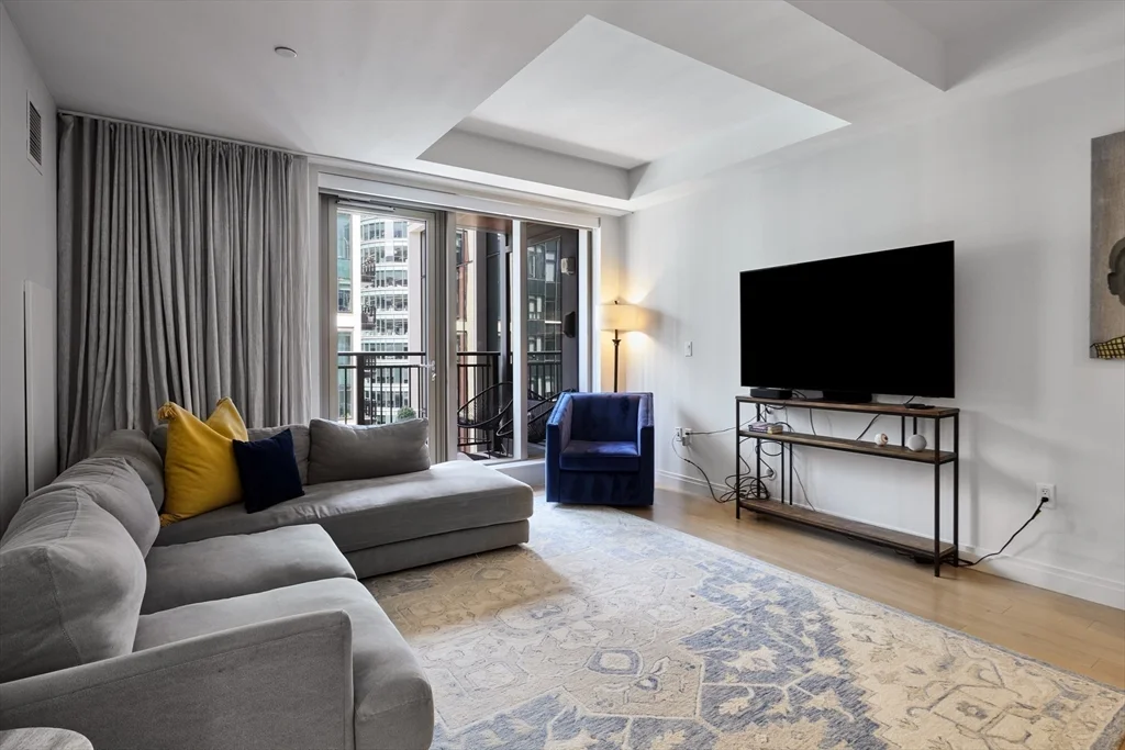 2 bed, 2 bath apartment for rent at 135 Seaport Blvd Unit 1109, Seaport District — photo 4 of 35