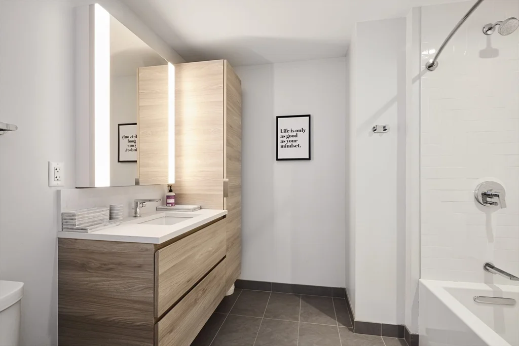 2 bed, 2 bath apartment for rent at 135 Seaport Blvd Unit 1109, Seaport District — photo 11 of 35