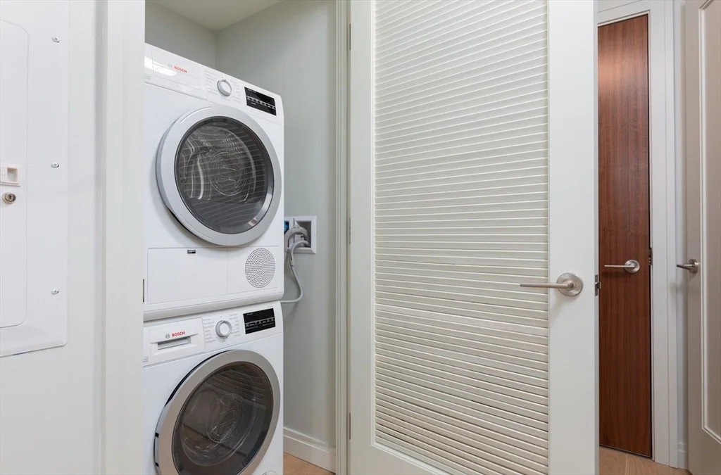 Studio bed, 1 bath apartment for rent at 135 Seaport Blvd Unit 1612, Seaport District — photo 11 of 18