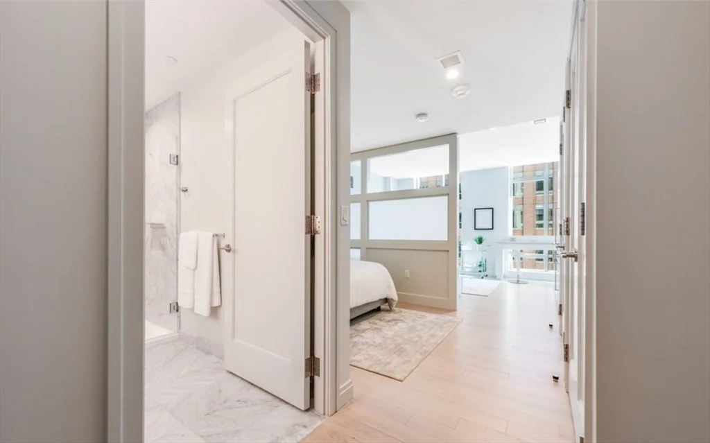Studio bed, 1 bath apartment for rent at 135 Seaport Blvd Unit 1612, Seaport District — photo 12 of 18