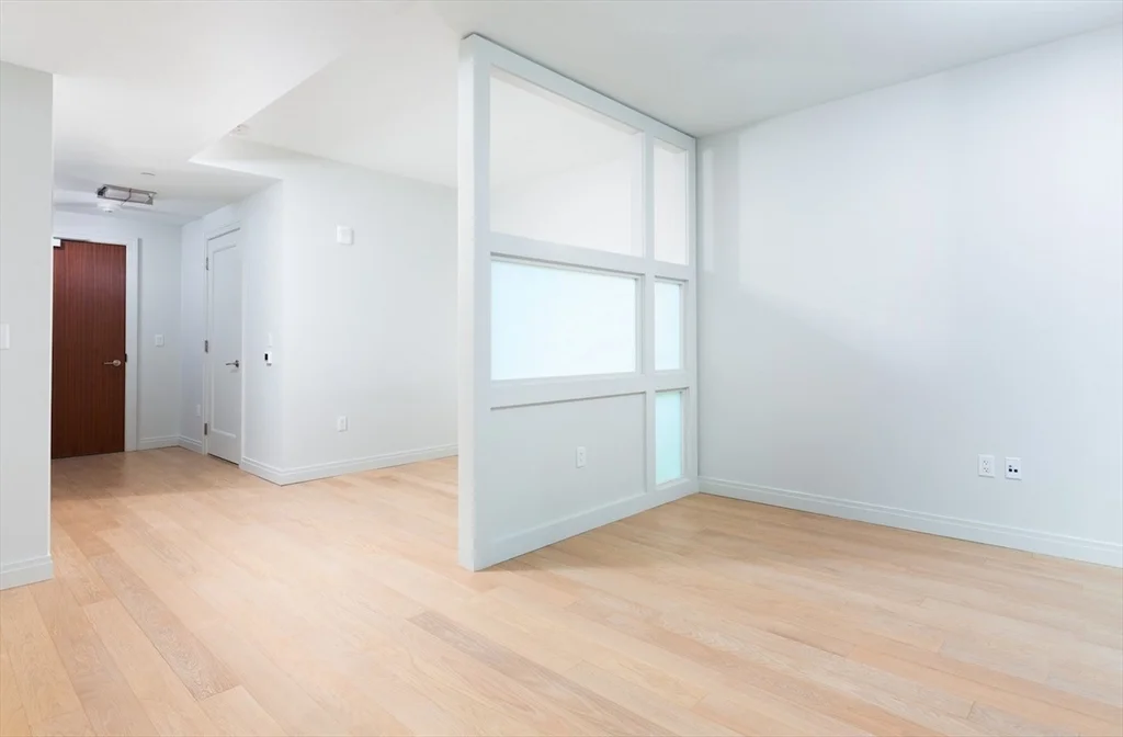 Studio bed, 1 bath apartment for rent at 135 Seaport Blvd Unit 1612, Seaport District — photo 7 of 18