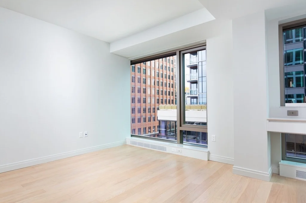 Studio bed, 1 bath apartment for rent at 135 Seaport Blvd Unit 1612, Seaport District — photo 8 of 18