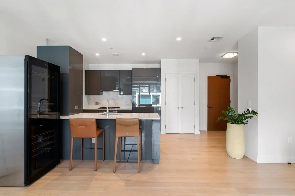 2 bed, 2 bath apartment for rent at 135 Seaport Blvd Unit 1901, Seaport District — photo 4 of 14