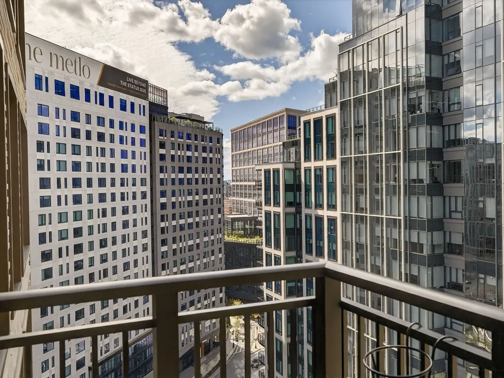 2 bed, 2 bath apartment for rent at 135 Seaport Blvd Unit 1907, Seaport District — photo 10 of 13