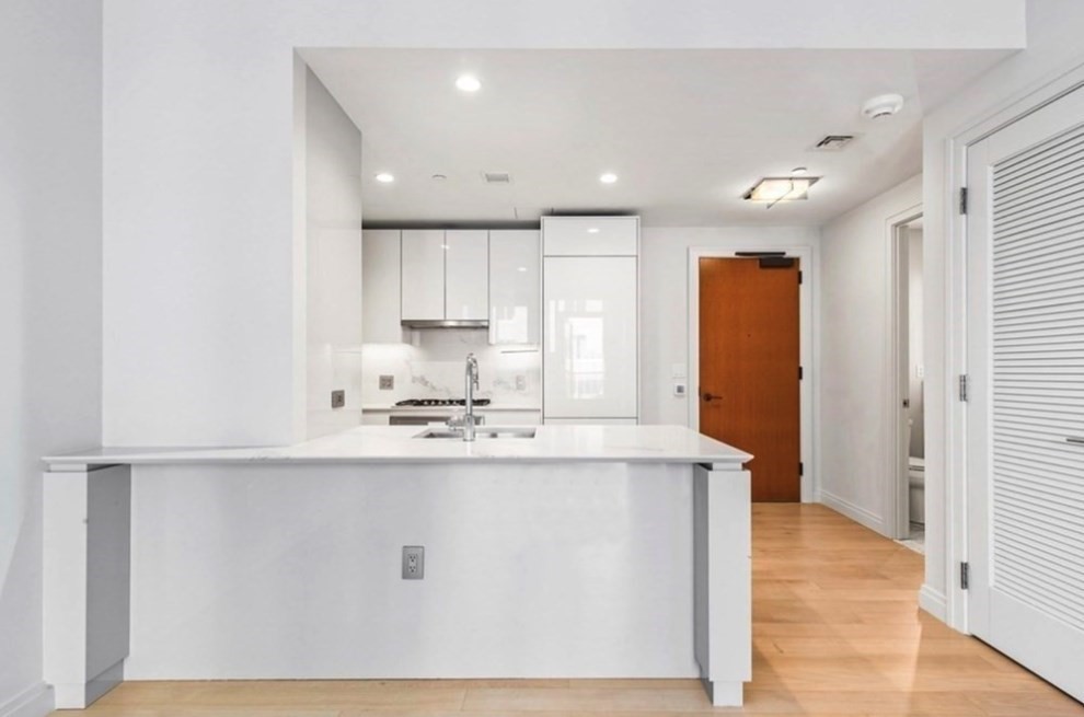 1 bed, 1 bath apartment for rent at 135 Seaport Blvd Unit 532, Seaport District