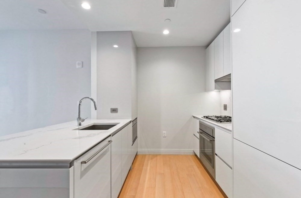 1 bed, 1 bath apartment for rent at 135 Seaport Blvd Unit 532, Seaport District — photo 2 of 42