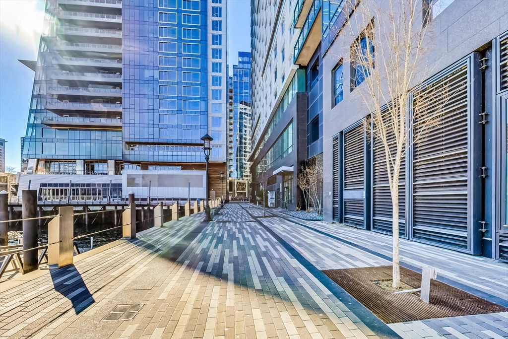 1 bed, 1 bath apartment for rent at 135 Seaport Blvd Unit 532, Seaport District — photo 42 of 42