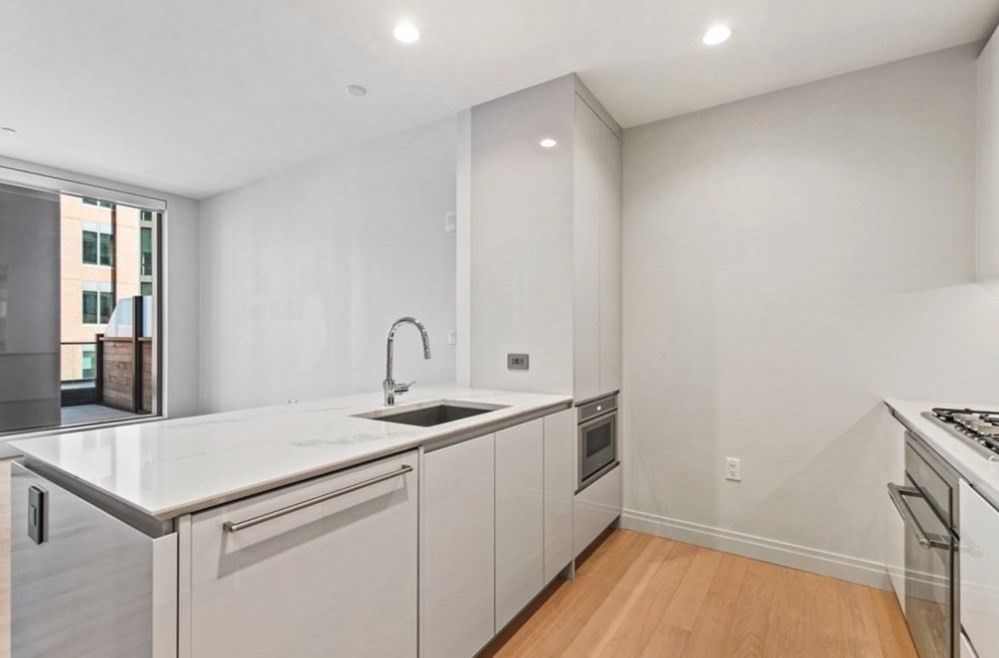 1 bed, 1 bath apartment for rent at 135 Seaport Blvd Unit 532, Seaport District — photo 6 of 42