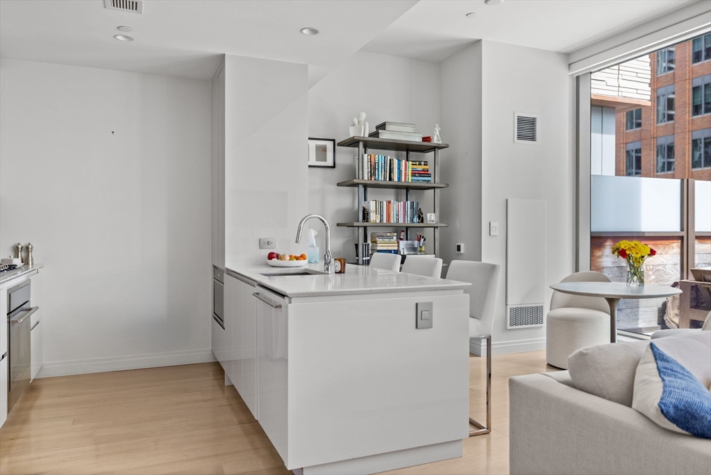 1 bed, 1 bath apartment for rent at 135 Seaport Blvd Unit 538, Seaport District — photo 13 of 35