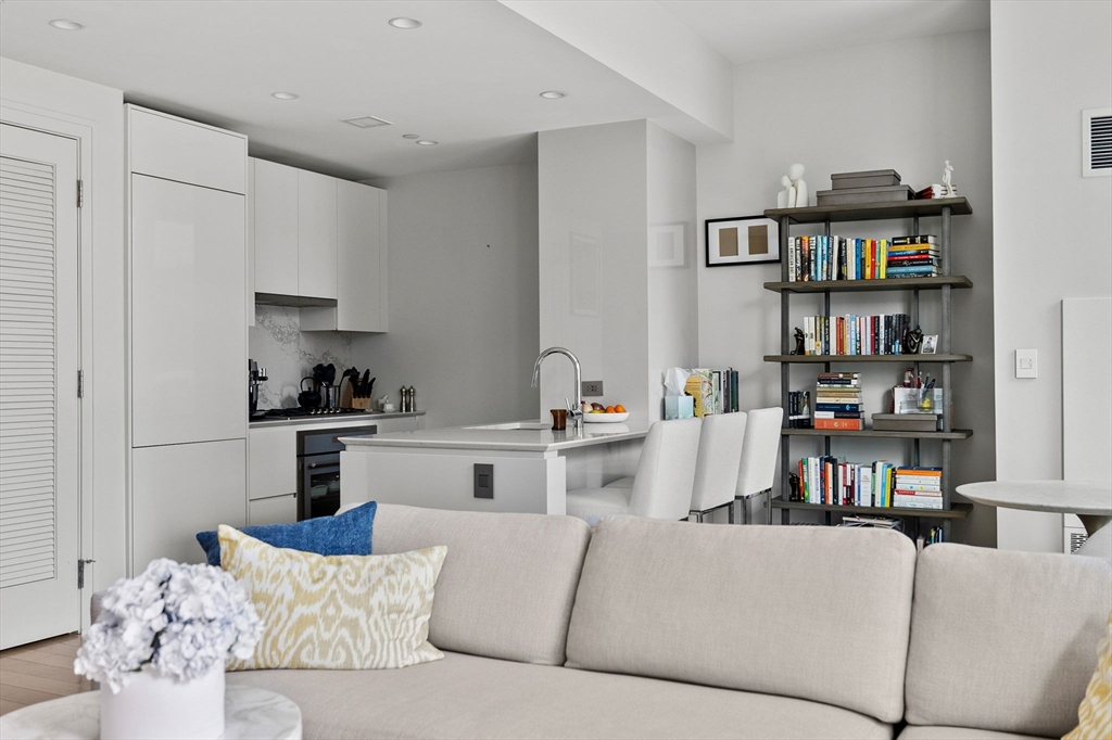1 bed, 1 bath apartment for rent at 135 Seaport Blvd Unit 538, Seaport District — photo 17 of 35