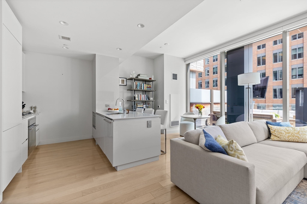 1 bed, 1 bath apartment for rent at 135 Seaport Blvd Unit 538, Seaport District — photo 14 of 35