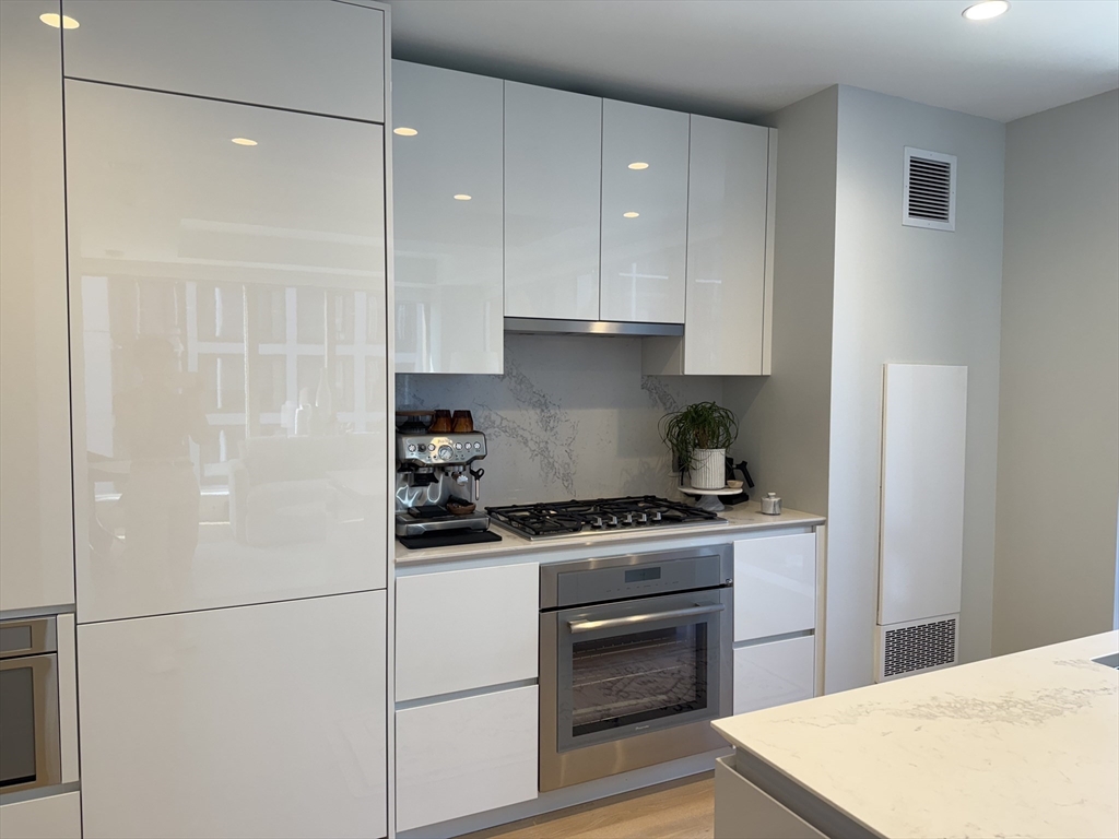 1 bed, 1 bath apartment for rent at 135 Seaport Blvd Unit 803, Seaport District — photo 2 of 10