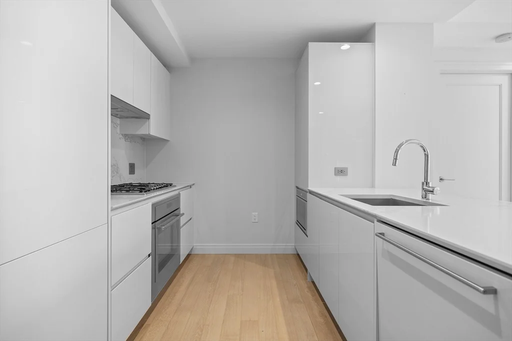 2 bed, 2 bath apartment for rent at 135 Seaport Blvd Unit 905, Seaport District — photo 9 of 21