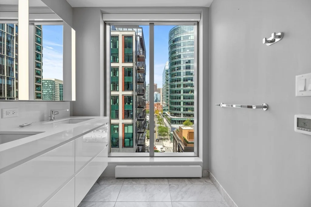 2 bed, 2 bath apartment for rent at 135 Seaport Blvd Unit 905, Seaport District — photo 5 of 21