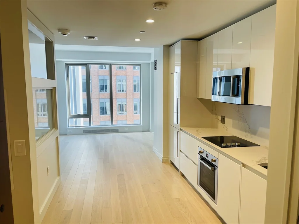 Studio bed, 1 bath apartment for rent at 135 Seaport Blvd Unit 910, Seaport District