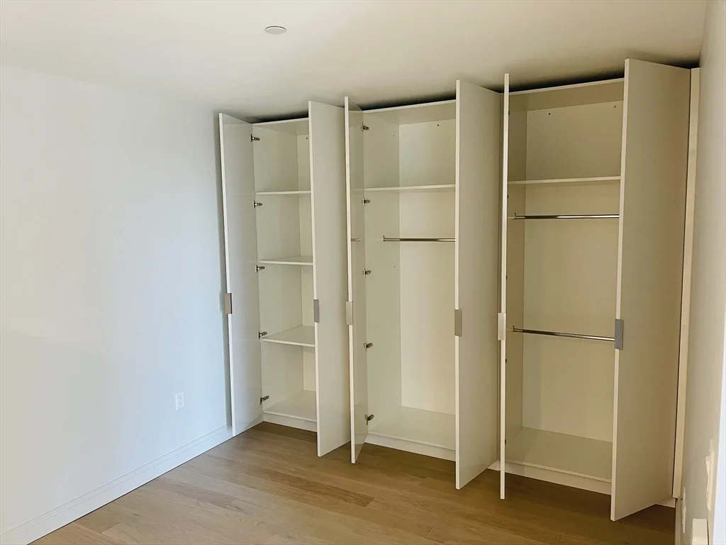 Studio bed, 1 bath apartment for rent at 135 Seaport Blvd Unit 910, Seaport District — photo 5 of 19