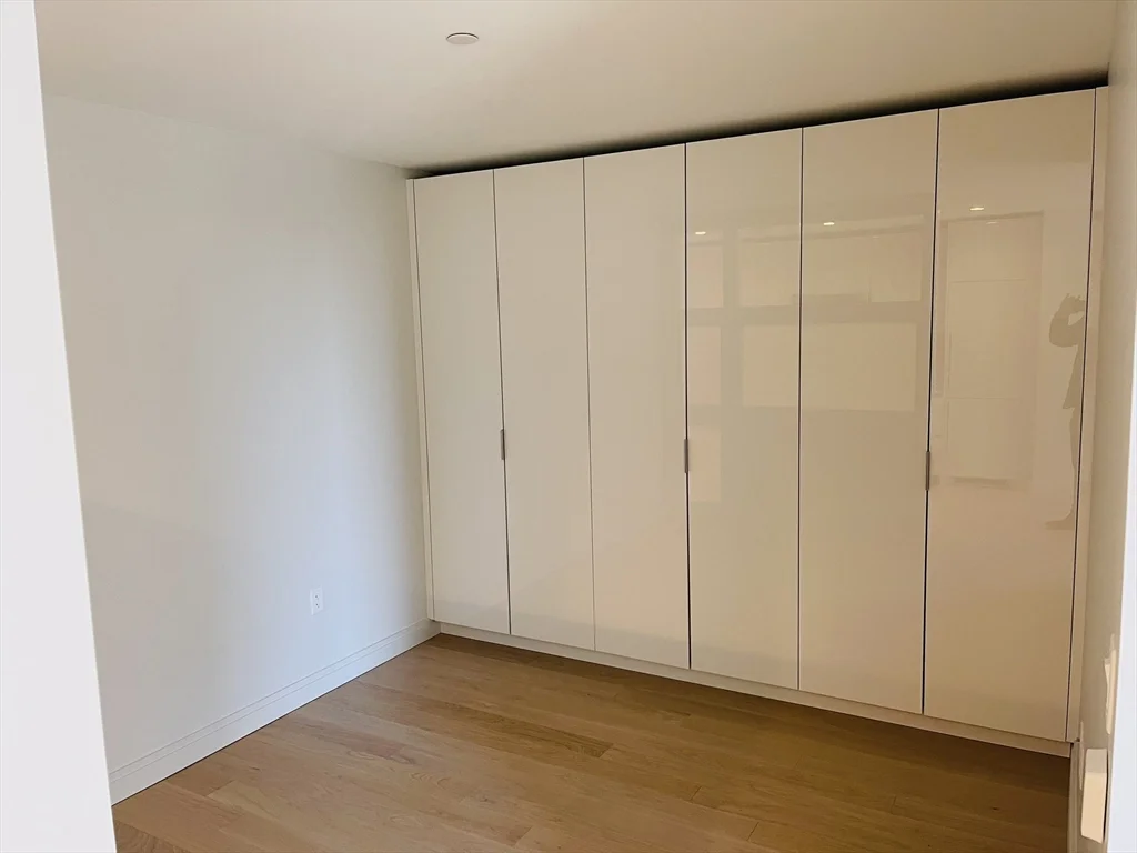 Studio bed, 1 bath apartment for rent at 135 Seaport Blvd Unit 910, Seaport District — photo 4 of 19