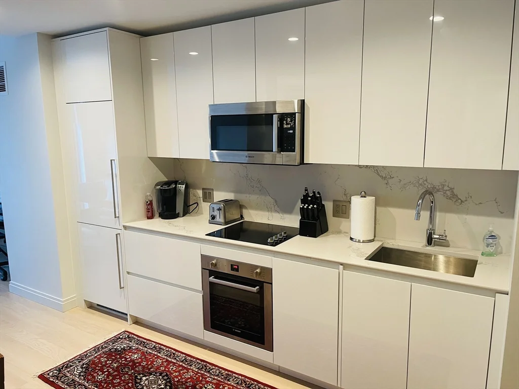 Studio bed, 1 bath apartment for rent at 135 Seaport Blvd Unit 910, Seaport District — photo 7 of 19