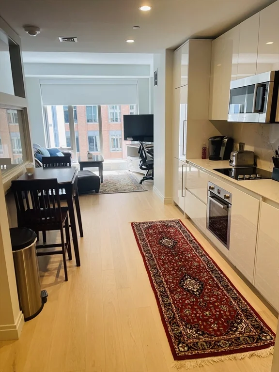 Studio bed, 1 bath apartment for rent at 135 Seaport Blvd Unit 910, Seaport District — photo 6 of 19