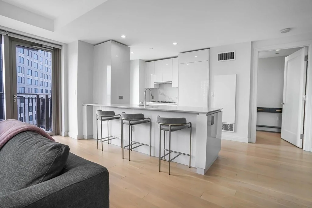 2 bed, 2 bath apartment for rent at 135 Seaport Boulevard Unit 920, Seaport District — photo 4 of 21