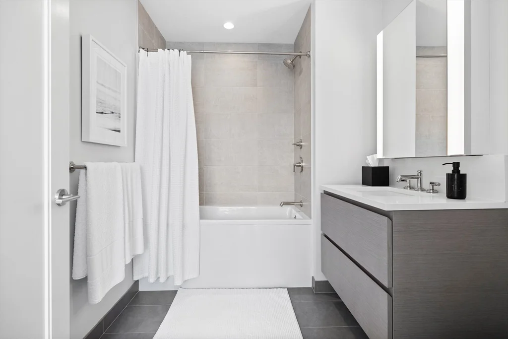 2 bed, 2 bath apartment for rent at 135 Seaport Boulevard Unit PH1C, Seaport District — photo 18 of 21