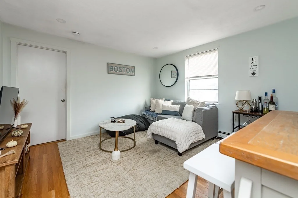 3 bed, 1 bath apartment for rent at 135 W 7th St Unit 2, South Boston — photo 1 of 9