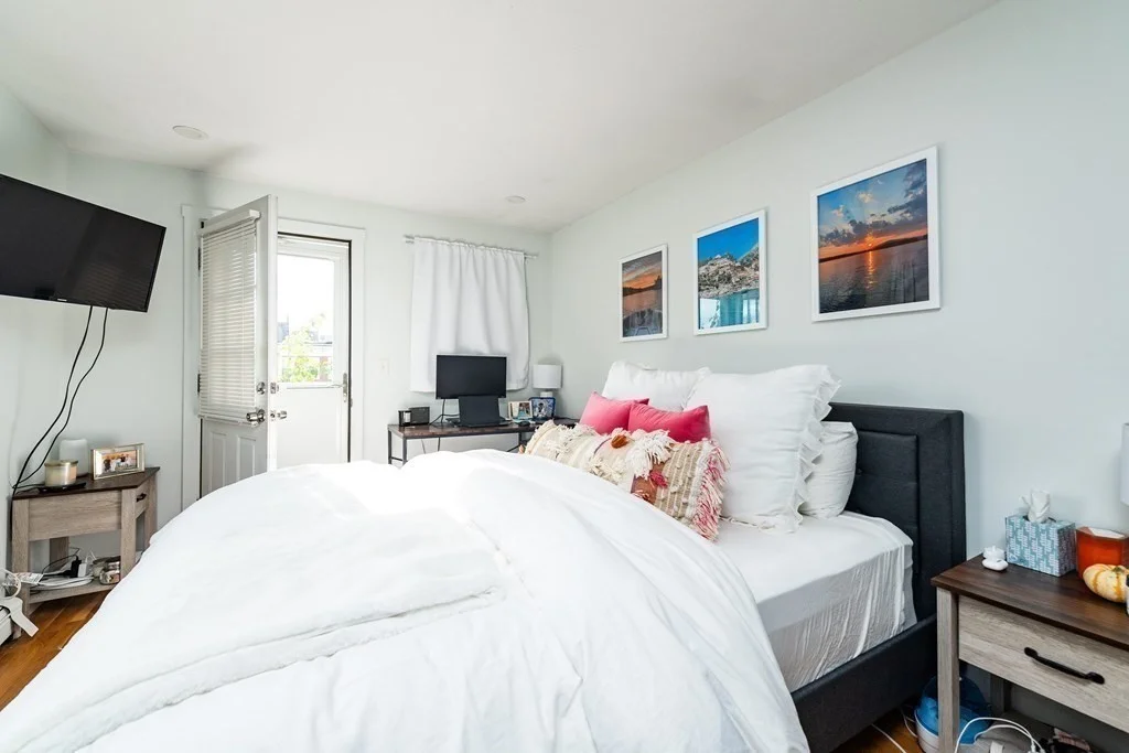 3 bed, 1 bath apartment for rent at 135 W 7th St Unit 2, South Boston — photo 4 of 9