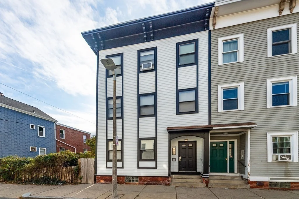 3 bed, 1 bath apartment for rent at 135 W 7th St Unit 2, South Boston — photo 8 of 9